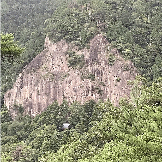 鳳来寺山　鏡岩全景