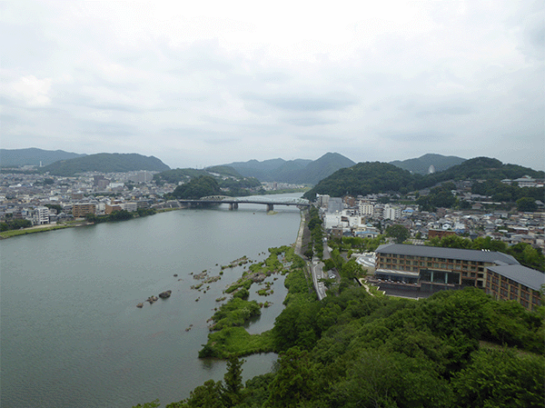木曽川河床のチャート