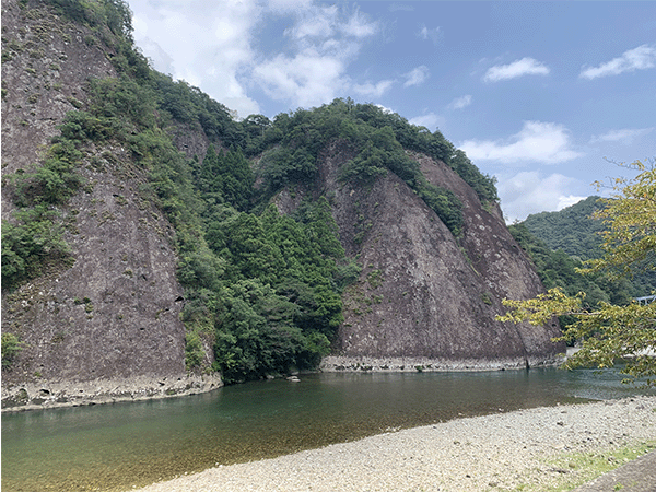 古座川の一枚岩