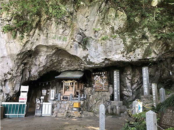 龍河洞