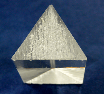 アクリル製の三角プリズム