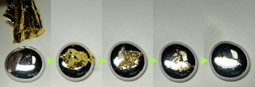 金箔を水銀に入れる