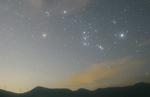 星の動き（東の空のオリオン座）